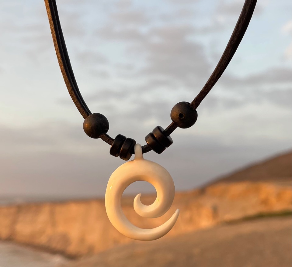 Collar Koru Cuero Nueva Zelanda