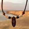 Collar Surfista Cadena Cuero para Hombres y Mujeres amantes al Surf .