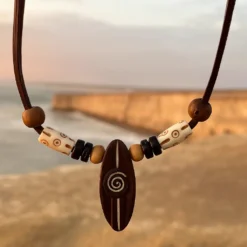 Collar Surfista Cadena Cuero para Hombres y Mujeres amantes al Surf .