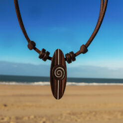 Collar Surfista Colgante Tabla - ideal para el uso en la playa o en la ciudad .