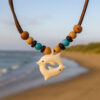 Collar Surfista Cuero Delfin - echos para los amantes al surf - uso para niños y adultos.