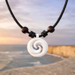 Collar Surfista Nueva Zelanda Koru echos para Damas , Ninas y Surfistas. 100% Resistente al agua.