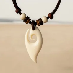 Collar Unisex Hei Matau para damas y Hombres. 100 resistente al agua del mar.