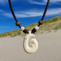 Collar de Cuero Hei Matau, Colgante hecho a Mano de Nueva Zelanda ideal para Hombre y Mujer.