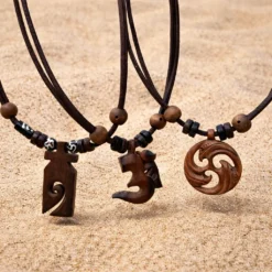 Collares de madera flotante
