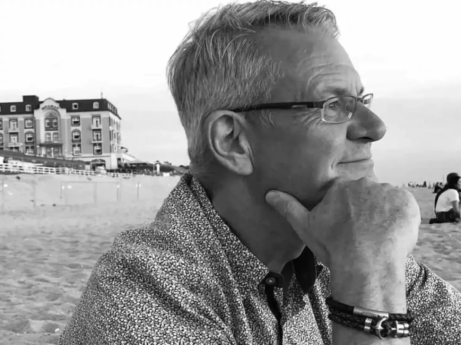 Pulsera de cuero de cabra trenzado a mano con cierre de acero inoxidable resistente al agua de mar