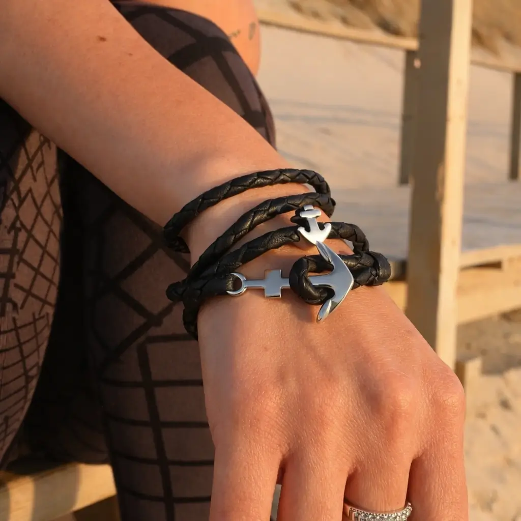 Pulsera de cuero con ancla náutica estilo marítimo JoyasSurf