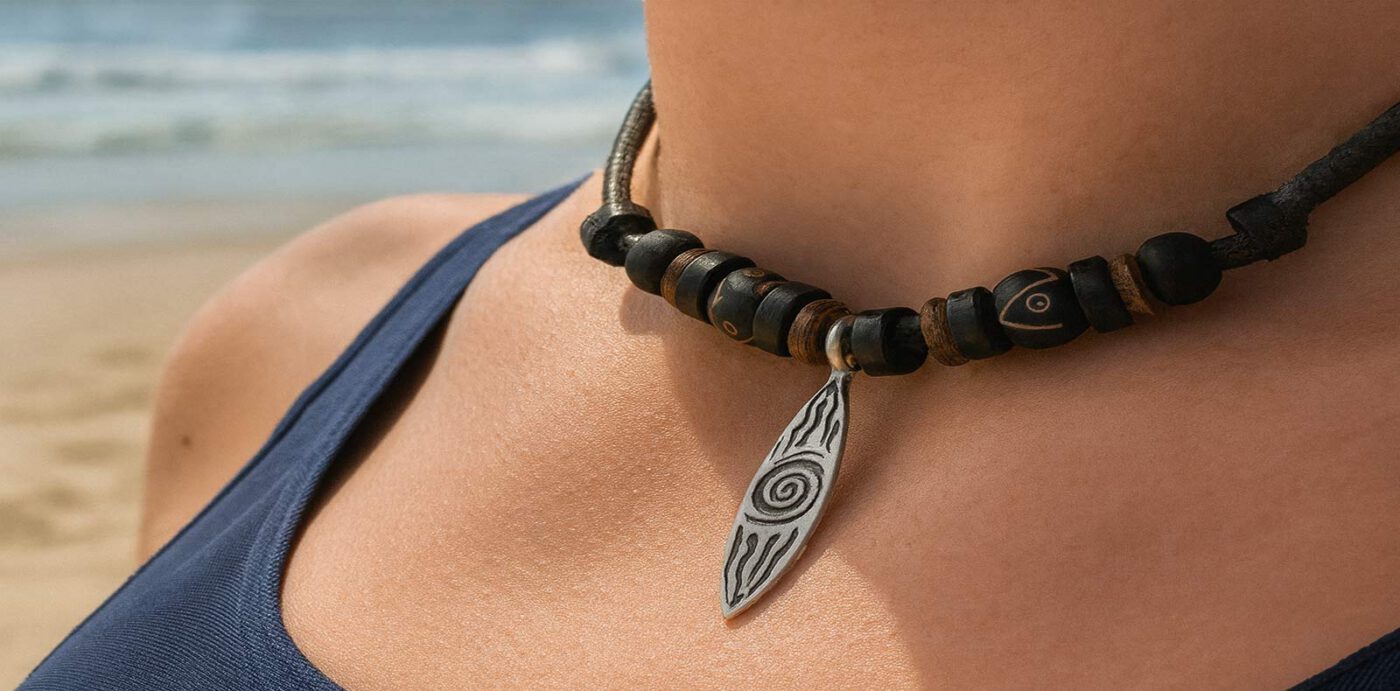 Collares Surferos echos para Hombres y Mujeres Con modelos Surfistas